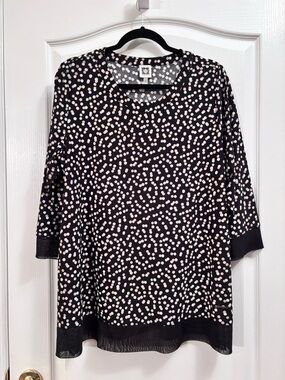 Anne Klein Black Top with White & Cream Dot Print. Like New, Size 1X